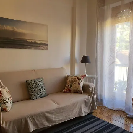 Blue Daisy Apartment